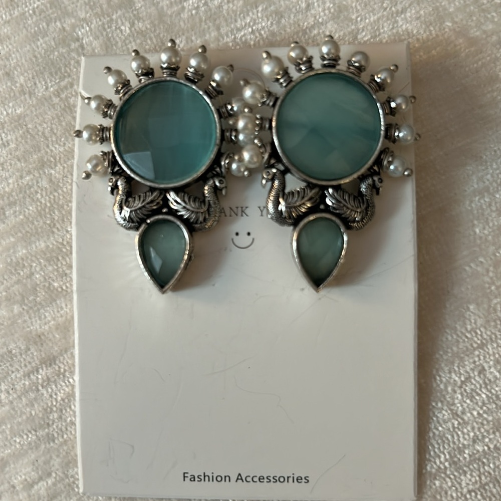 🔥 NWT replica Silver pearl and Aqua blue stone circular peacock stud earrings.